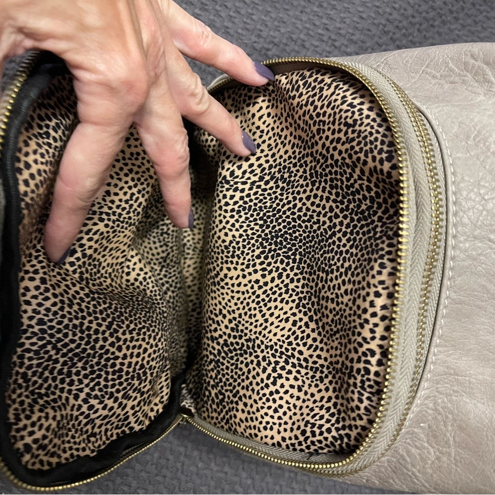 Like New Concealed Carry Crossbody Bag - Picture 8 of 11